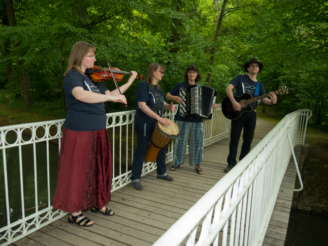 Foto 04.Musiknarren Herrnsheimer Schlosspark 04.jpg